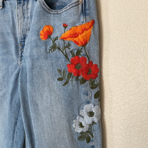 Levi’s Embroidered Jeans - Picture 2 of 6